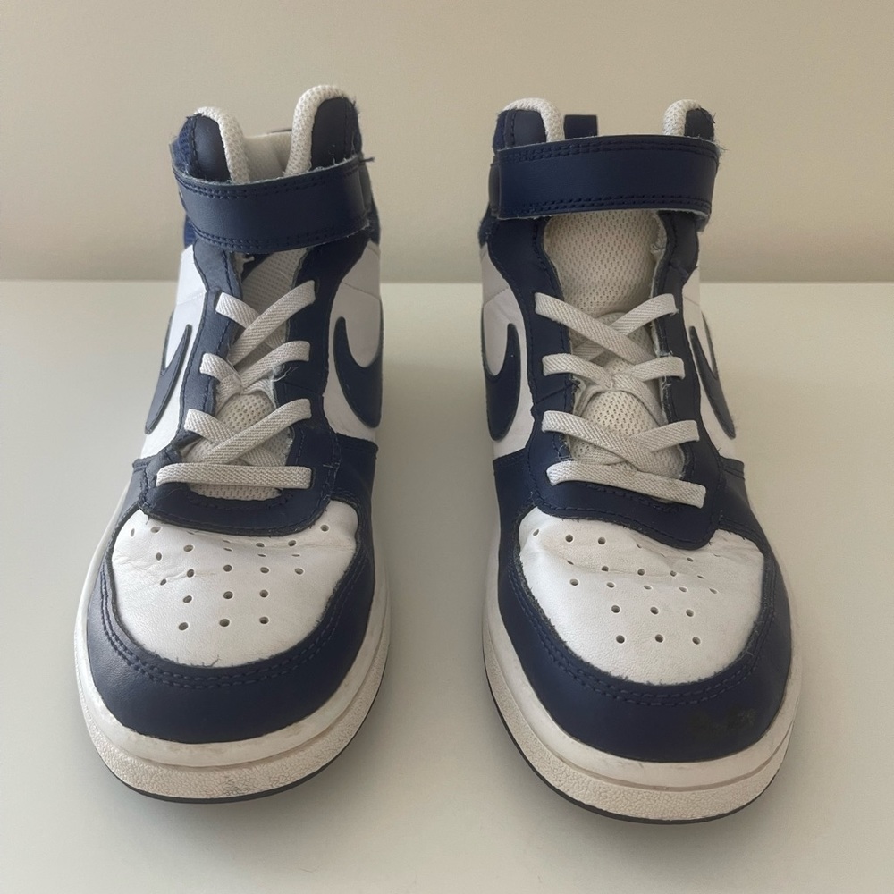 Youth Nike Court Borough Mid 2, Size 3